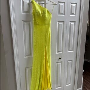Elegant Yellow One-Shoulder Dress